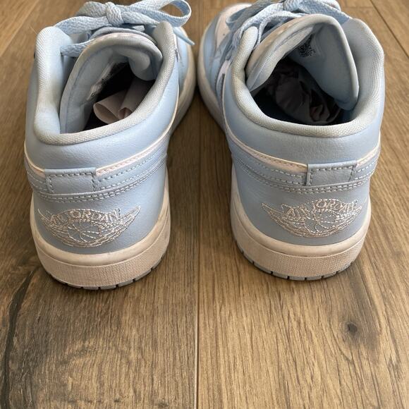 NIKE AIR JORDAN 1 LOW Womens Ice Blue White Size 8.5 Authentic DC0774-141 - Picture 6 of 10